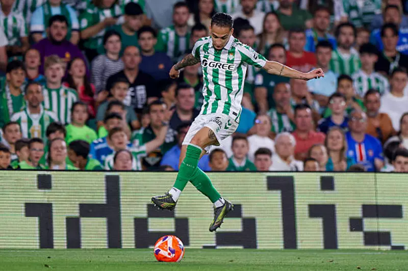 أنتوني يكشف: مانشستر يونايتد دفعني للتفكير في الاعتزال، وأنا سعيد مع بيتيس