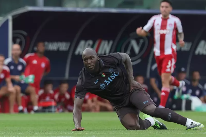 إصابة لوكاكو تعجل تنسيق صفقة نابولي للمهاجم البديل