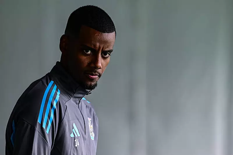 استراتيجيات نيوكاسل في سوق الانتقالات الصيفية: تمرد مزدوج وفرص جديدة