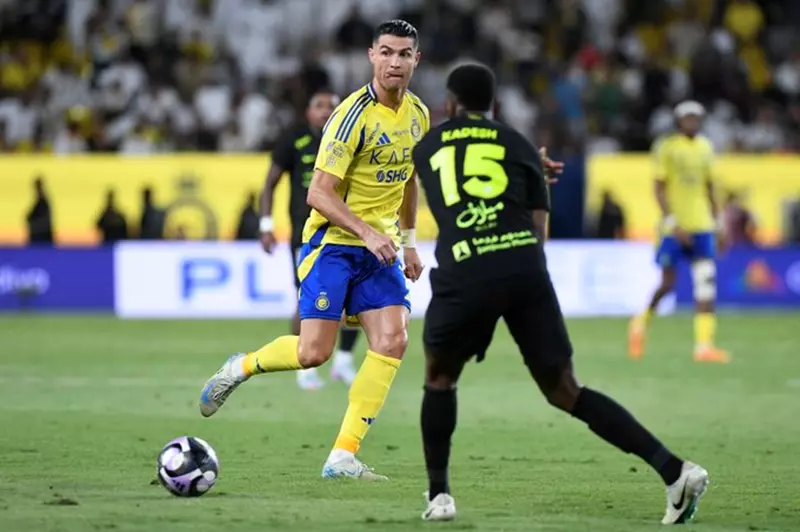 التنافس بين الاتحاد والنصر في السوبر السعودي: تحليل شامل لأهميات التشكيل الرسمي