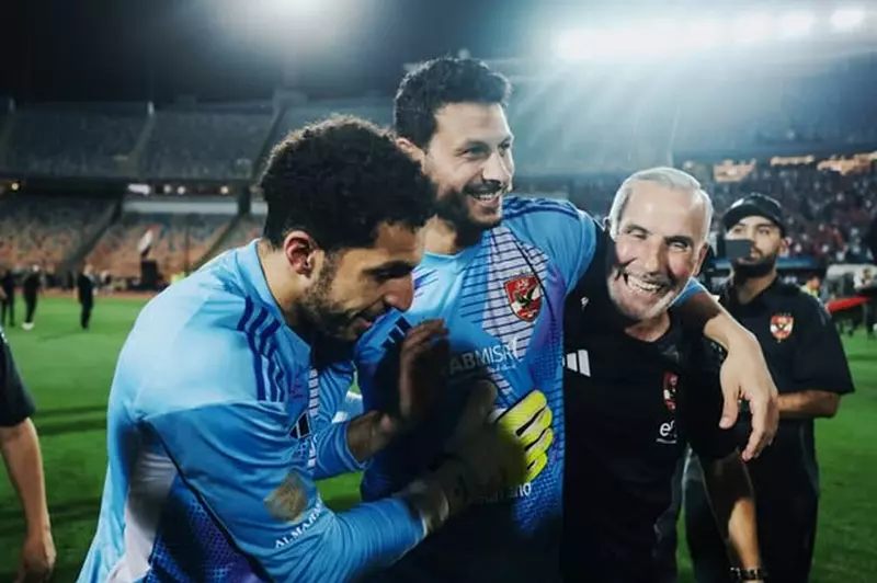 تحليل استراتيجي لاختيار الحارس الأساسي في الأهلي بين الشناوي وشوبير