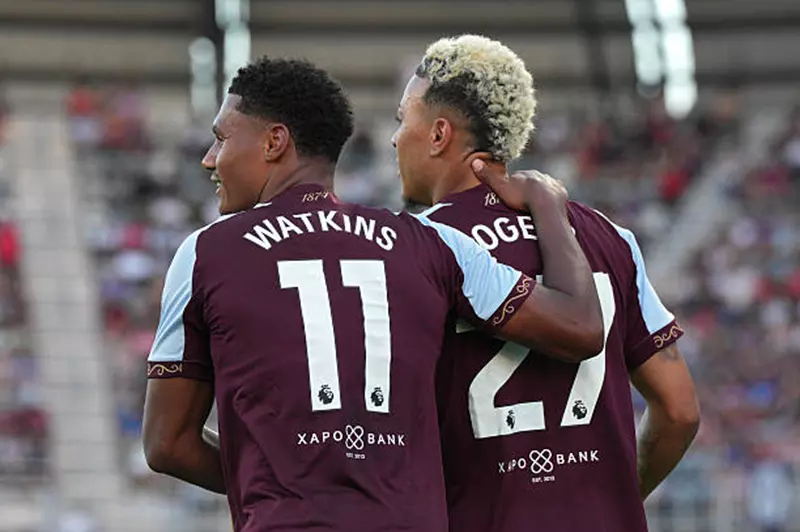 تشكيل أستون فيلا.. واتكينز وروجرز يهاجمان ليفربول